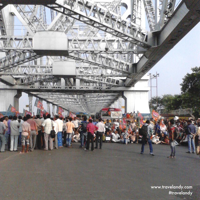 India's ruling party BJP blocks the Howrah bridge protesting over some issue