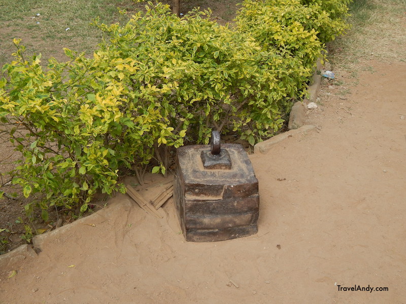 Lifting this 225kg block would be a test for the recruitment of soldiers